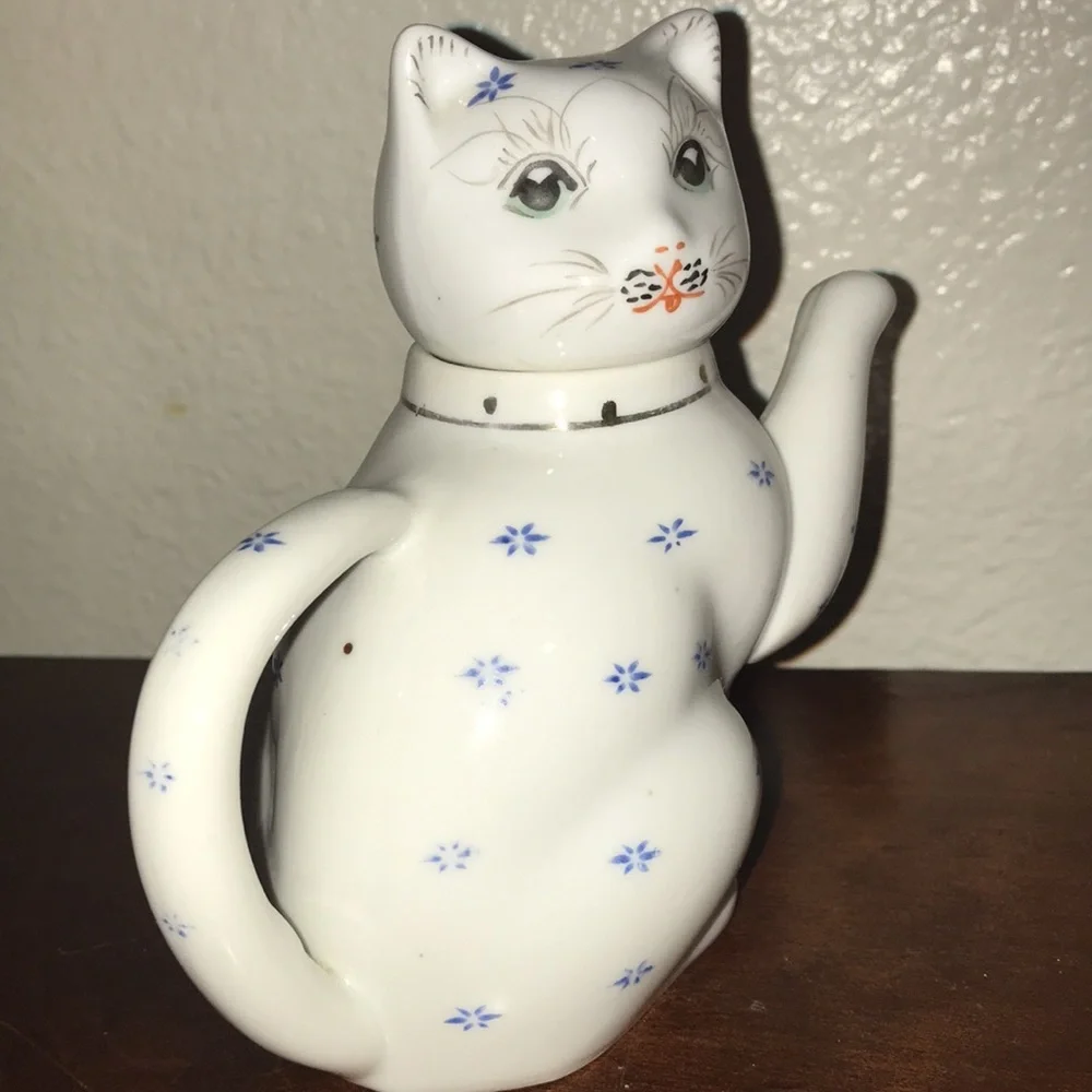 Novelty Ceramic China Cat Teapot 5.5 Inches Tall White with Blue Star Pattern